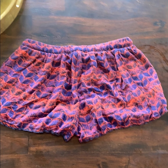 cute shorts!! - Picture 2 of 3